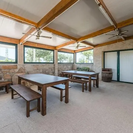 Fernandes Yellow Chalet *