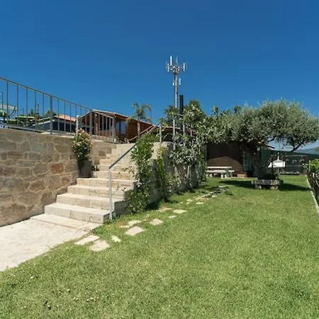 Chalet Fernandes Yellow