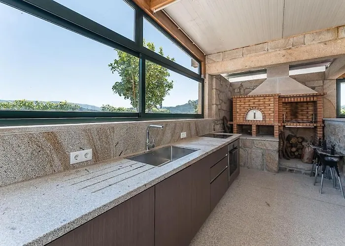 Fernandes Yellow Chalet *