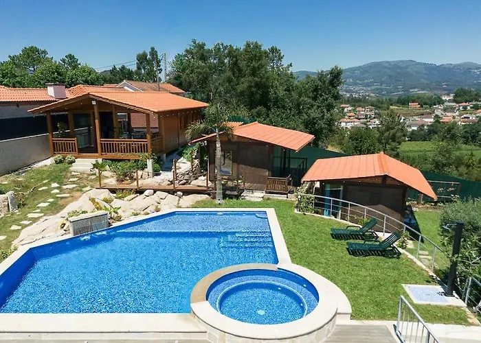 Chalet Fernandes Yellow