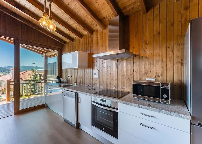 Fernandes Yellow Chalet