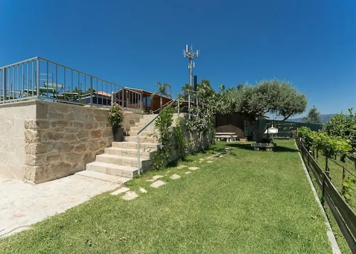 Chalet Fernandes Yellow